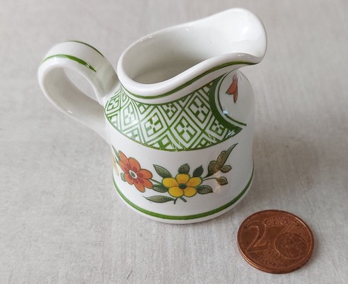 Ancien pot lait pour - à,